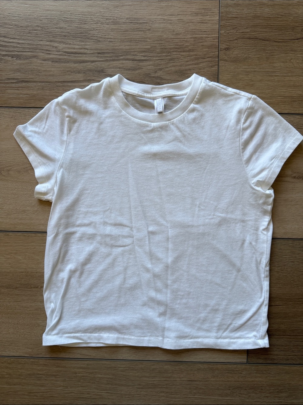SKIMS Relaxed Tee Shrunken | Snow